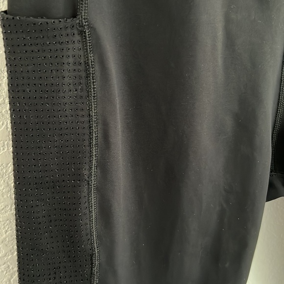 Ray Pose Capri Leggings With Mesh - Picture 2 of 4